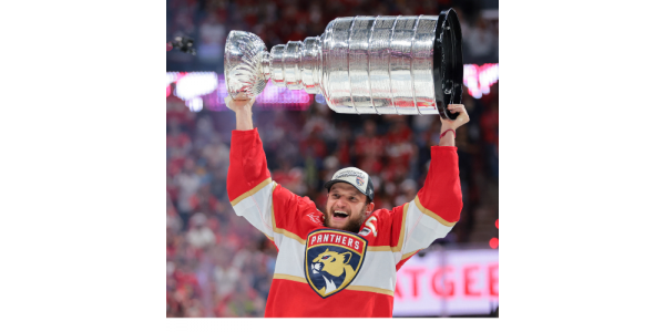 Florida Panthers lagkapten Aleksander Barkov opereras och tvingas stå ur spel i nio månader